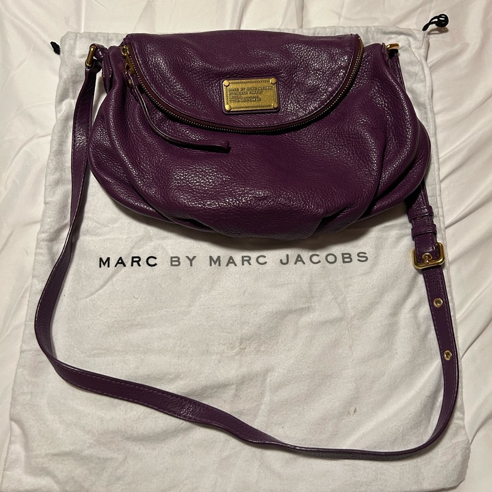 marc jacobs large classic q natasha crossbody bag